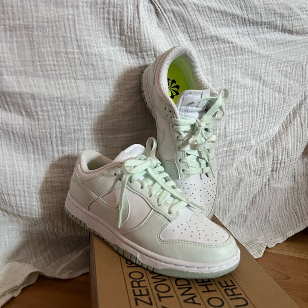 Nike dunks mint green women’s 6.5
